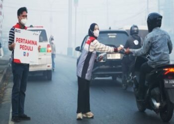 Pertamina Perkuat Penanganan Karhutla Kalsel, Salurkan BBM, APD, Masker dan Vitamin