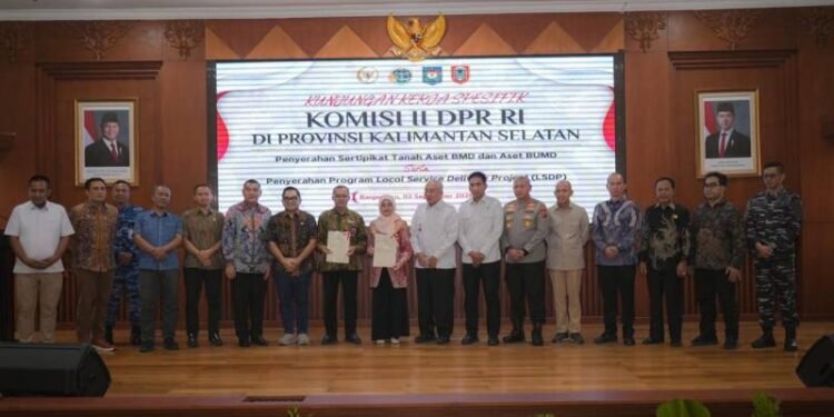 ATR/BPN Serahkan Sertifikat Aset Pemda dan BUMD Kalsel, Perkuat Kepastian Hukum Aset Daerah